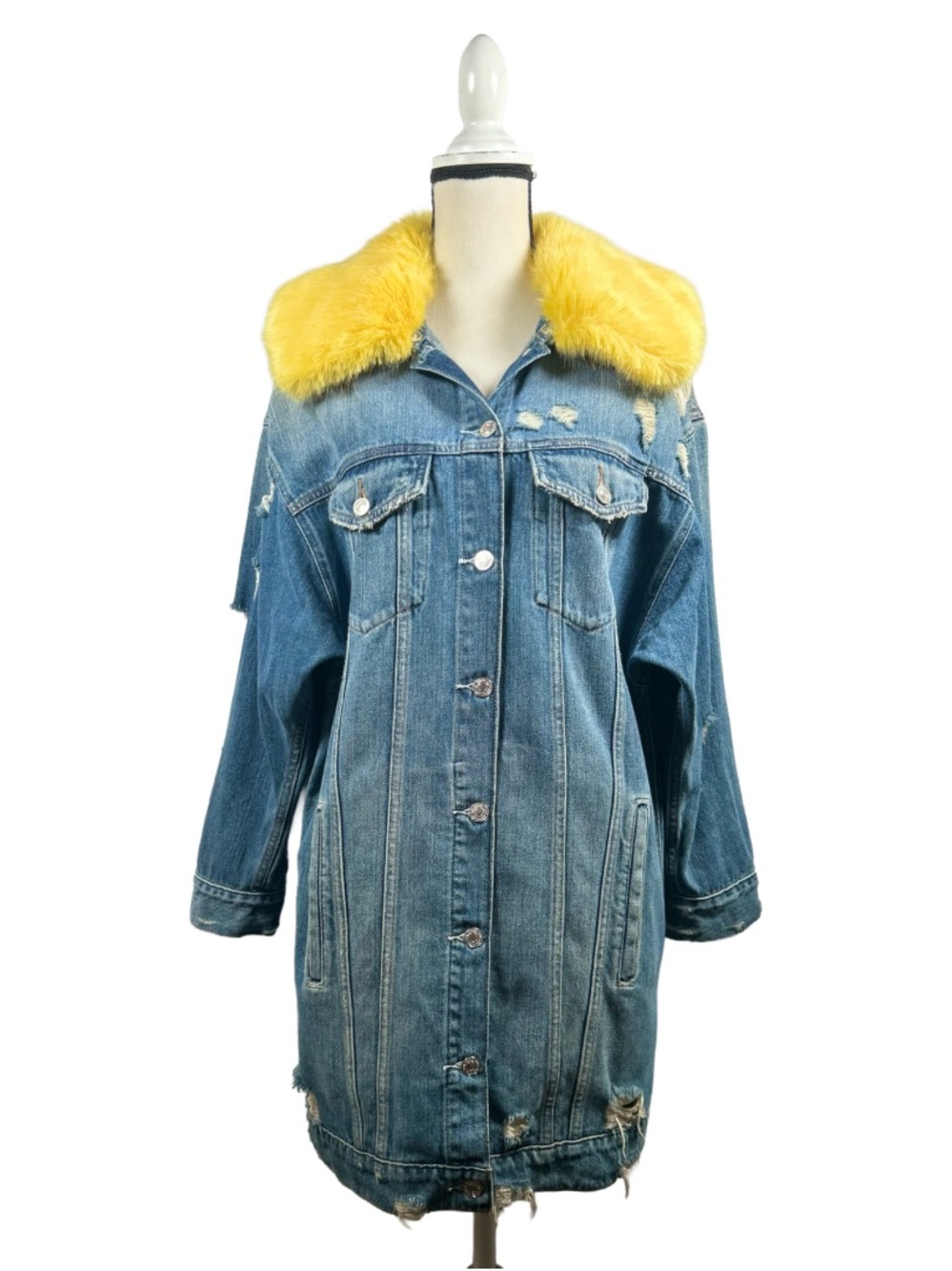 GUESS Women’s Distressed Light Blue Longline Denim Jacket Yellow Fur Collar Sz M